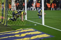 Fenerbahçe tribünleri tepki gösterdi: Fatura o isme kesildi