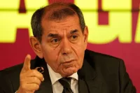 Dursun Özbek’ten Derbi Öncesi Hakem Tepkisi: “Sinir Uçlarımızla Oynuyorlar”
