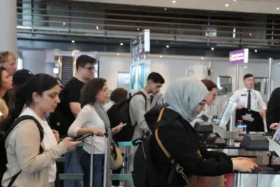 Kurban Bayramı tatili öncesi yollar kilitlendi: Bolu Dağı’nda trafik durdu, havalimanlarında yoğunluk alarmı