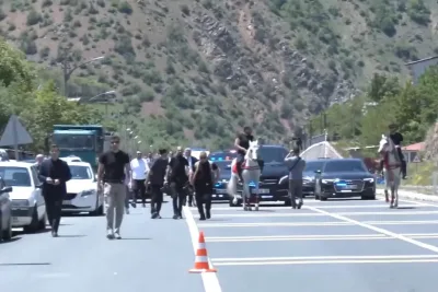 Özgür Özel ara seçim mesajı için sahaya indi: Bölgeden güçlü destek aldı