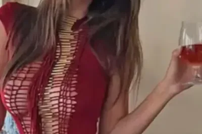 Emily Ratajkowski 35. yaş kutlamasında tarzıyla gündem oldu