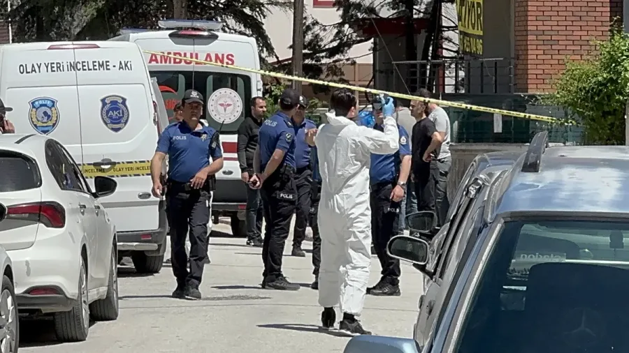 Konya’da Dehşet Veren Aile Katliamı! Parkta Kanlı Halde Bulunan Genç, Anne ve Babasını Öldürdüğünü İtiraf Etti