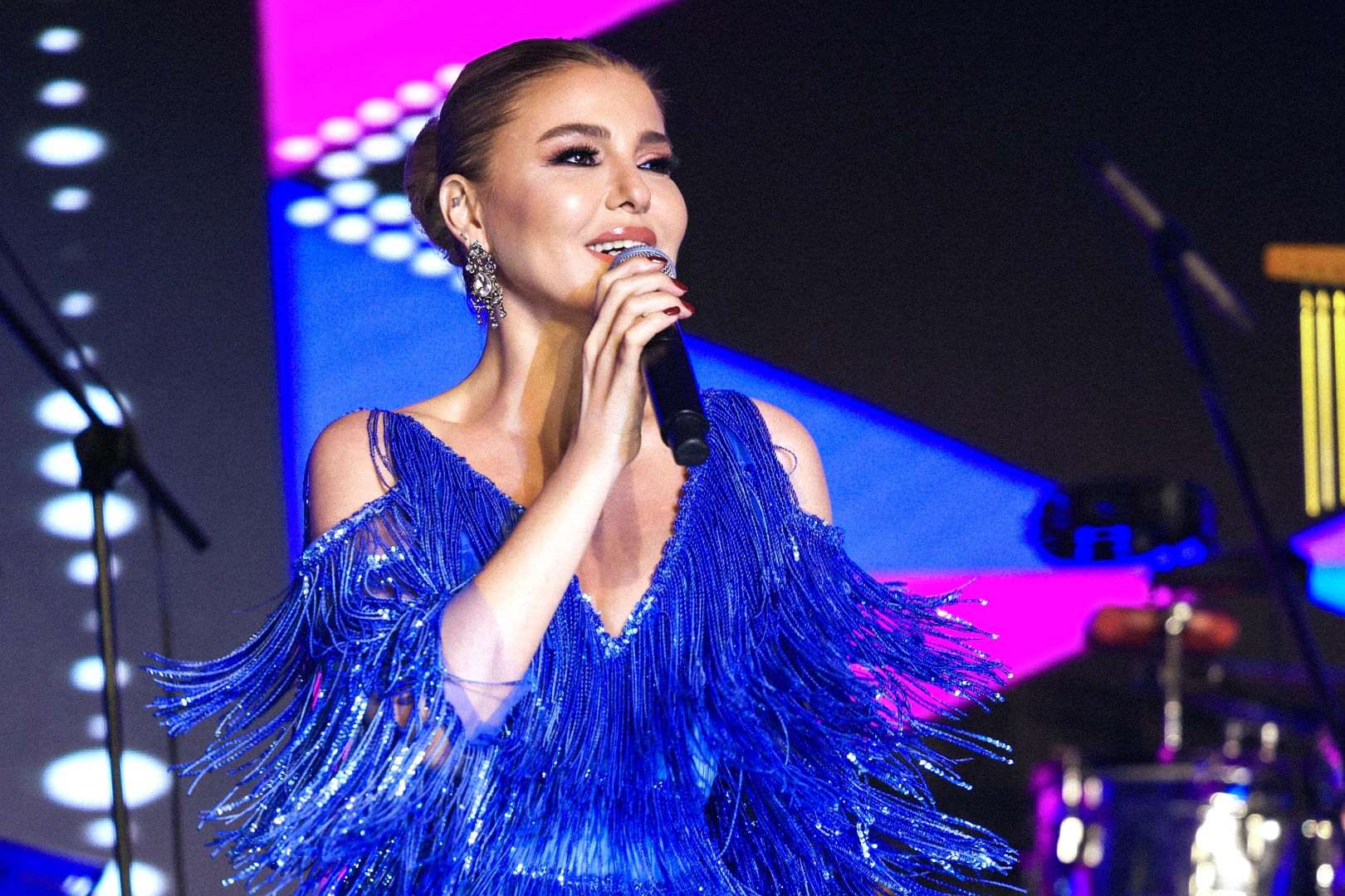 Gülben Ergen Antalya’da Enerji Dolu Konser Verdi